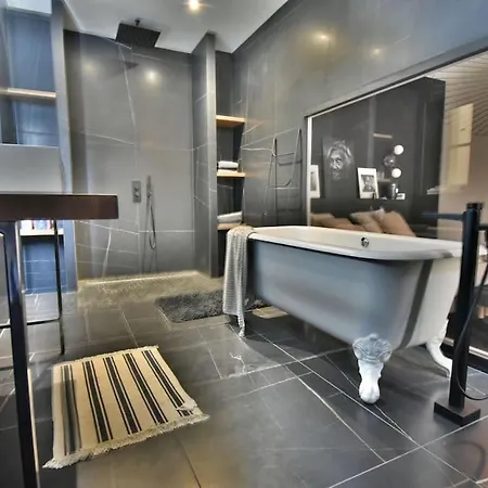 Le Haussman - Central & Elegant
